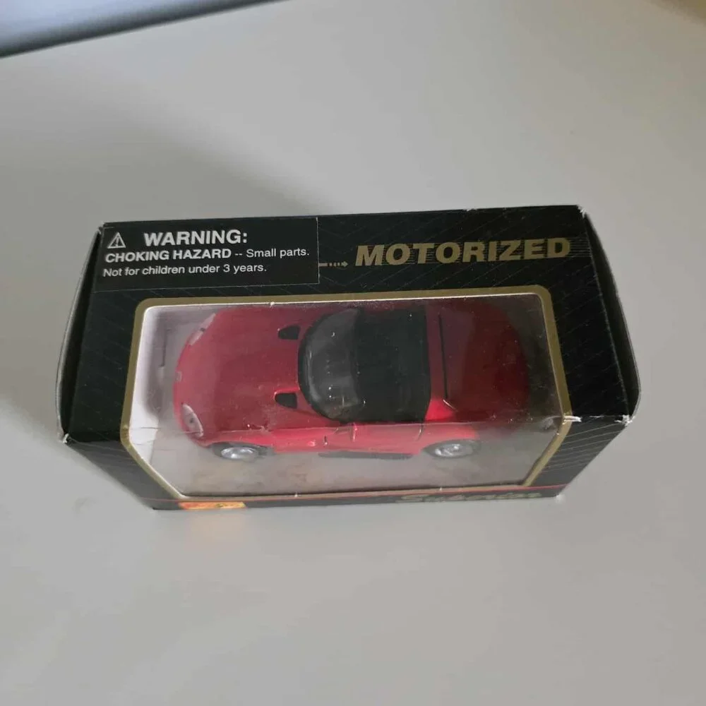 NIB Maisto Dodge Viper RT/10 Die Cast Pull Back Action Car